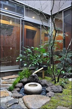 坪庭とは 由来やデザインのポイント 小さな庭や狭い庭の実例も 千葉県 東京都の造園 植栽 庭施工 造園業専門店 新美園