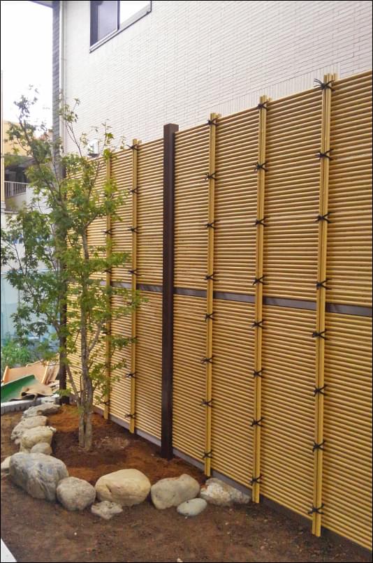人工竹垣とは 和の魅力や種類 構造や目隠し効果についても解説します 千葉県 東京都の造園 植栽 庭施工 造園業専門店 新美園
