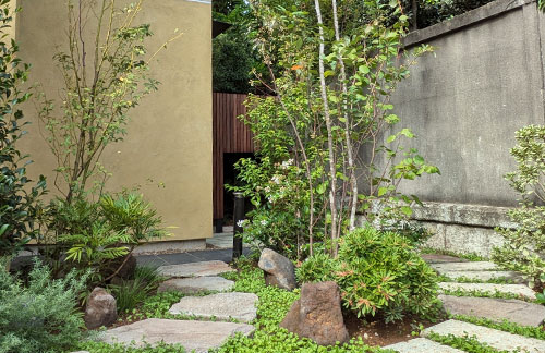 玄関前の庭 | 千葉県 東京都の造園 植栽 庭施工 【造園業専門店 新美園】